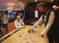 Rrotullime falas të kazinosë spinoverse, kazino royale smoking James Bond, kazino pranë konektikatit mistik