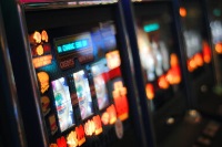 Fustane mature me temë kazino